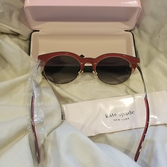 🆕️Kate Spade Sunglasses - Picture 4 of 8